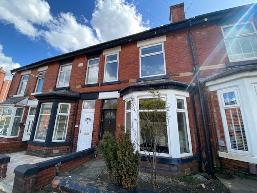 Image of the front of 10 Ashworth Lane, Bolton, Lancashire BL1 8RA.