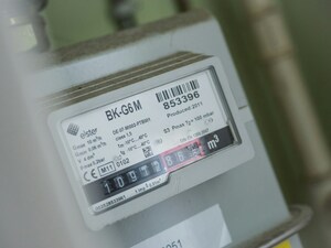 An energy meter, with the readings visible.