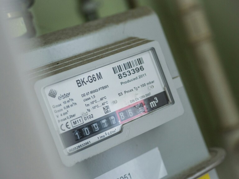 An energy meter, with the readings visible.